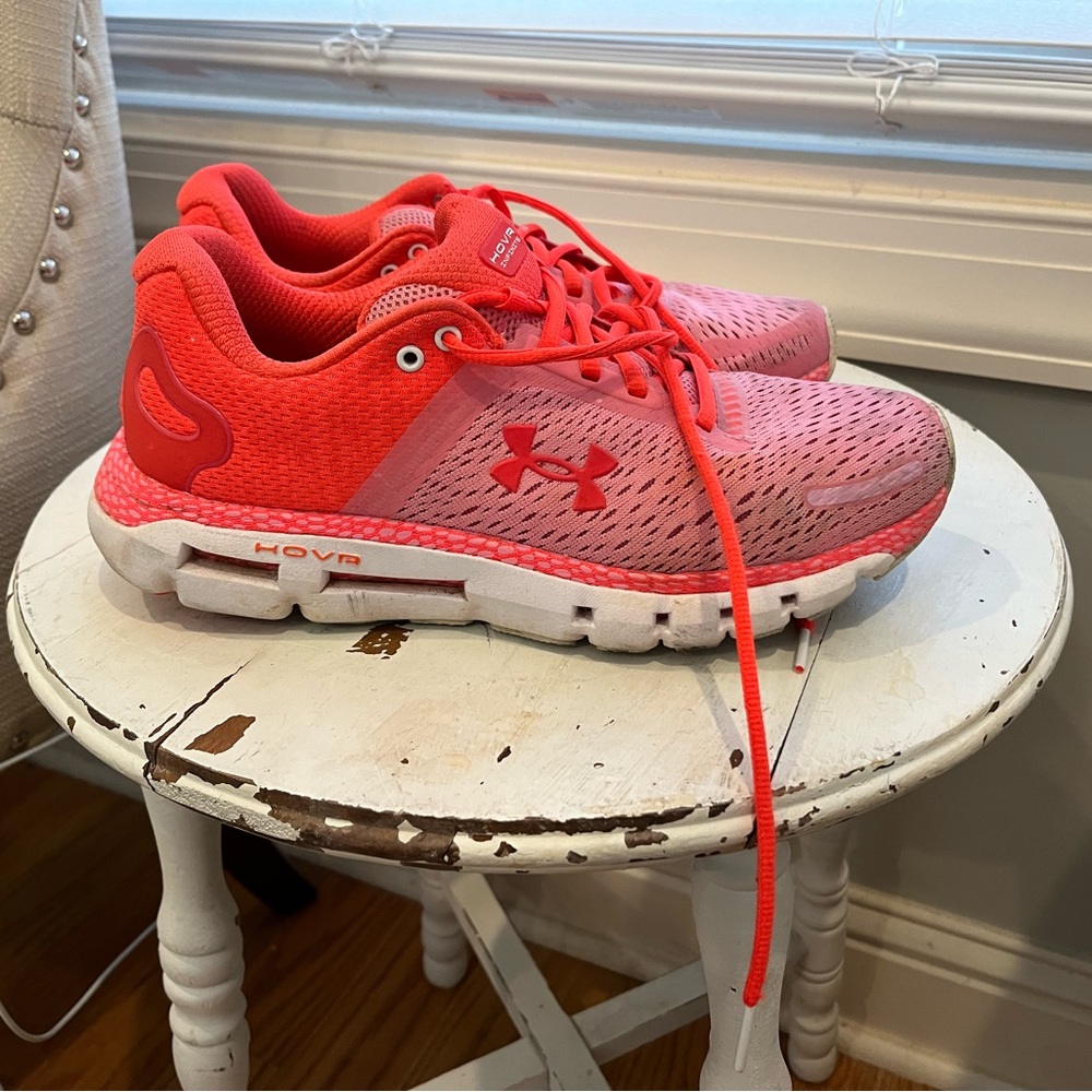 Women’s Under Armour HOVR shoe. Size 9. Make an offer and I’ll ship in 24 hours.